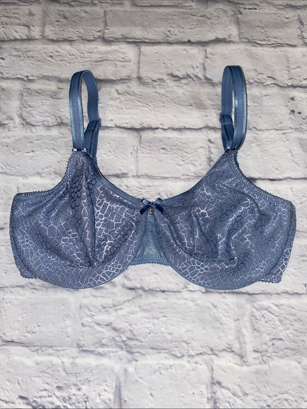 C Magnifique Seamless Unlined Minimizer - Smoke Grey Size 36D #C18910-F41